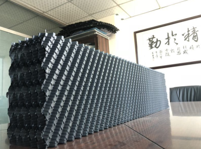 薄如紙的PVC填料居然能站65KG重量的人！